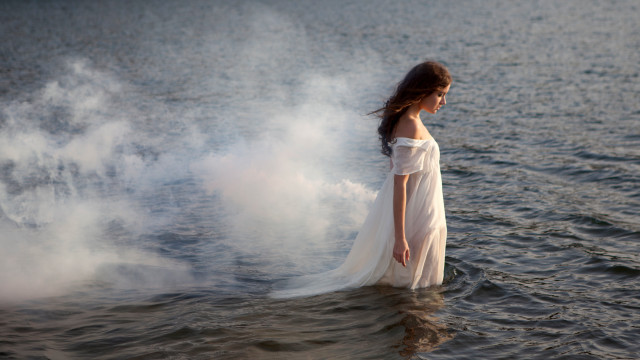 Woman white dress water steam free wallpaper for desktop - medium preview image