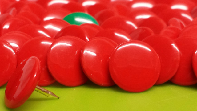 Red buttons green surface leaf free wallpaper for desktop - medium preview image