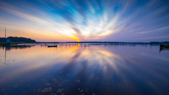Sunset lake boats clouds urban free wallpaper for desktop - medium preview image