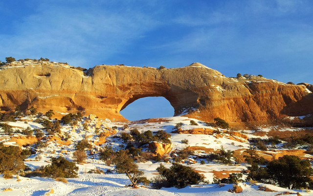 Snow mountain rock arch beach free wallpaper for desktop - medium preview image