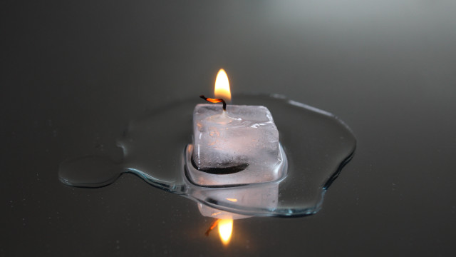 Floating candle water light wire free wallpaper for desktop - medium preview image