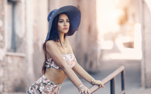 Woman hat city street bikini free wallpaper for desktop - medium preview image