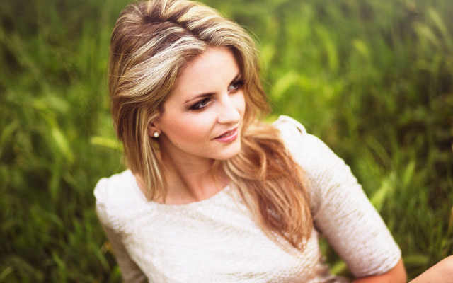 Woman field blonde portrait nature free wallpaper for desktop - medium preview image