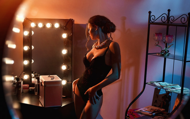 Woman black dress mirror artdeco free wallpaper for desktop - medium preview image