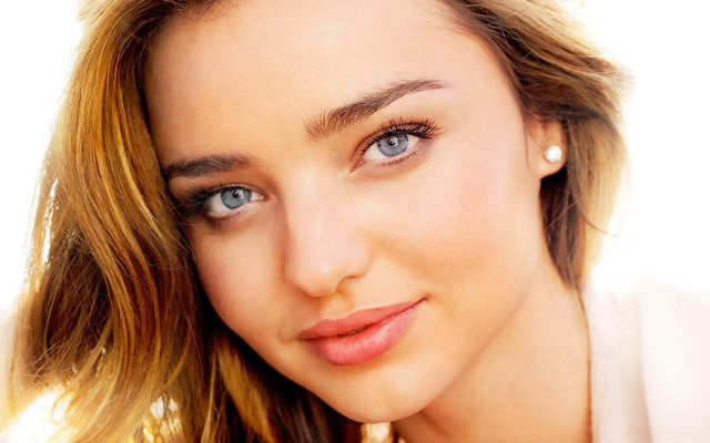 Woman blueeyes necklace posing naturalistic free wallpaper for desktop - medium preview image