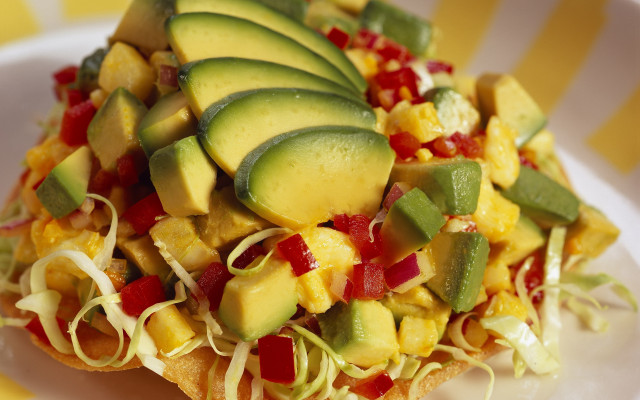 Avocado vegetables noodles tomatoes plate free wallpaper for desktop - medium preview image