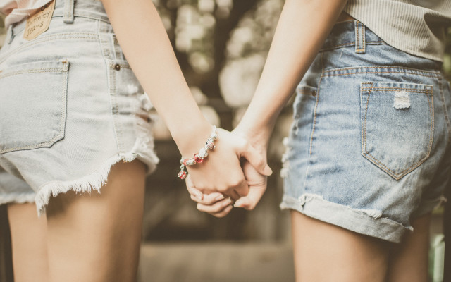 Interlocked hands romanticism blurry closeup free wallpaper for desktop - medium preview image