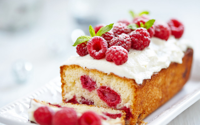 Berry raspberry frosted cake plate free wallpaper for desktop - medium preview image