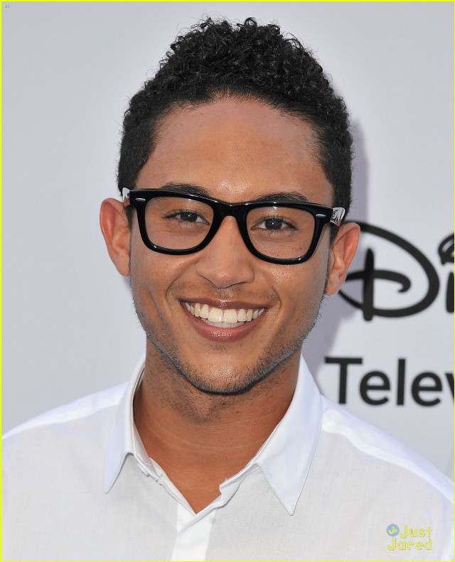 Man glasses smiling event white free wallpaper for mobile - medium preview image