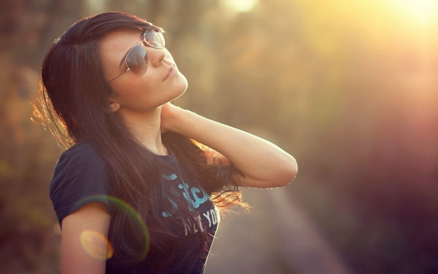 Woman sunglasses head black shirt free wallpaper for desktop - medium preview image