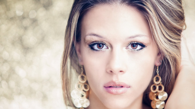 Aramenta vail blue eyes gold free wallpaper for desktop - medium preview image