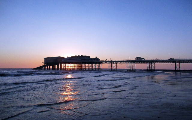 Pier sunset reflection cityscape clouds free wallpaper for desktop - medium preview image