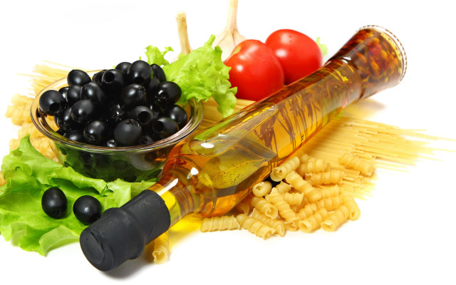 Olive oil pasta tomatoes lettuce free wallpaper for desktop - medium preview image