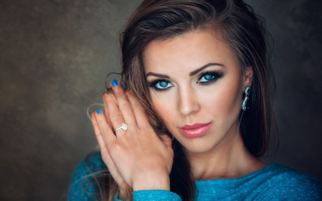 Eszter mattioni blue eyes ring free wallpaper for desktop - medium preview image