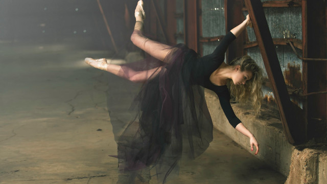 Woman black dress leaning arabesque free wallpaper for desktop - medium preview image