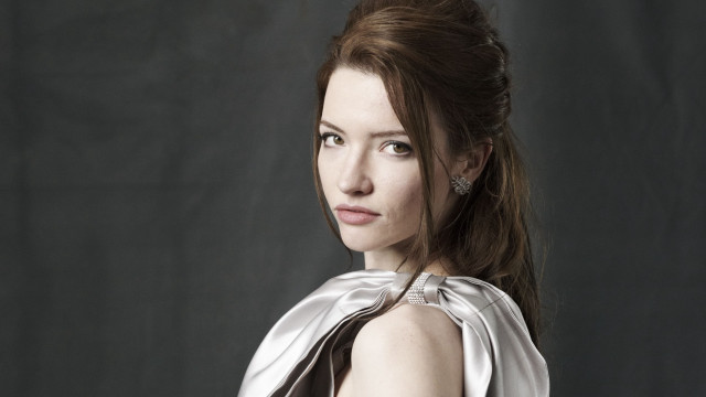 Leesha hannigan brown eyes long free wallpaper for desktop - medium preview image