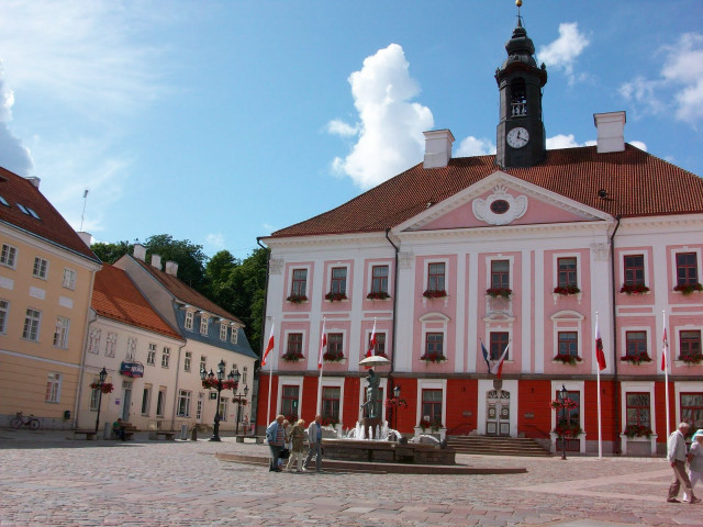 Building clock tower fountain front free wallpaper for desktop - medium preview image