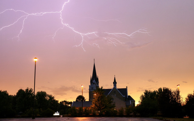 Lightning church stormy sky dusk free wallpaper for desktop - medium preview image
