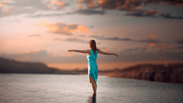 Woman blue dress water outstretched free wallpaper for desktop - medium preview image
