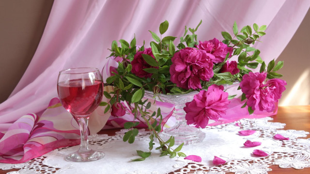 Table vase flowers wine roses free wallpaper for desktop - medium preview image