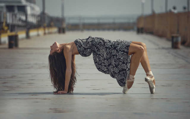 Woman dress handstand pier graceful free wallpaper for desktop - medium preview image