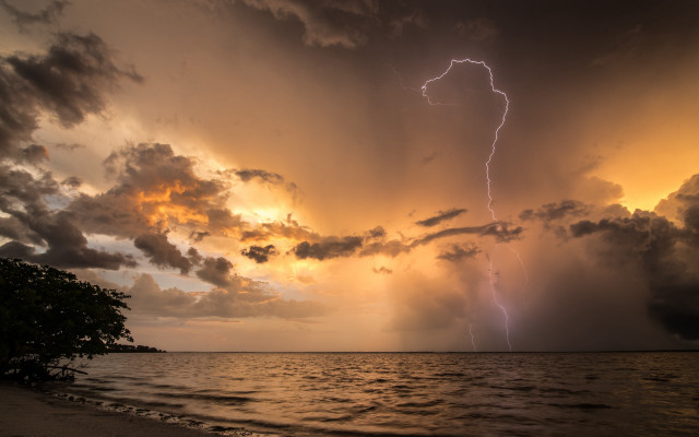 Lightning ocean clouds dusk sunset free wallpaper for desktop - medium preview image