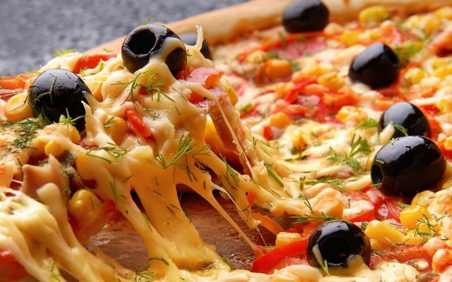 Pizza olives tomatoes cheese fork free wallpaper for desktop - medium preview image