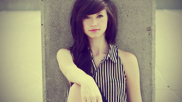 Woman leaning wall hand hip #2 free wallpaper for desktop - medium preview image