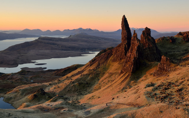 Mountain lake sunset people romanesque free wallpaper for desktop - medium preview image