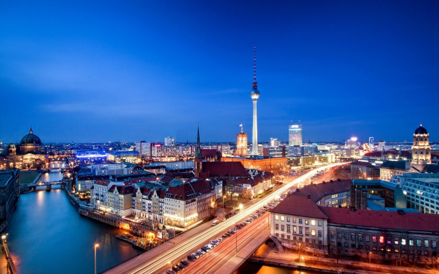 Berlin city skyline river bridge free wallpaper for desktop - medium preview image