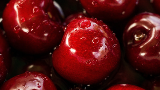Red apples water droplets macro #2 free wallpaper for desktop - medium preview image