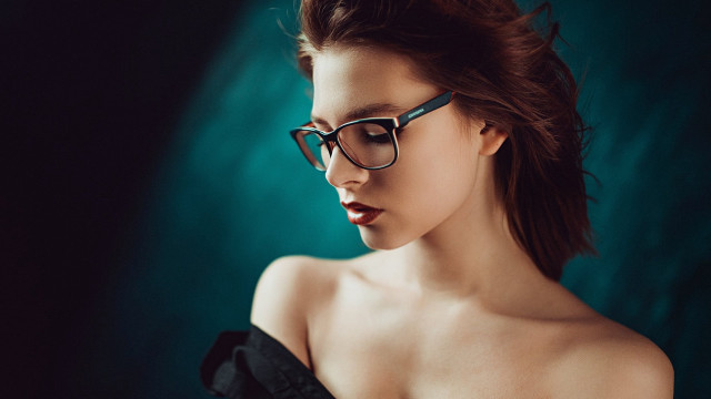 Woman glasses black dress green free wallpaper for desktop - medium preview image