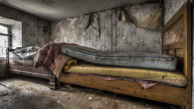 Bed mattress room peeling paint free wallpaper for desktop - medium preview image