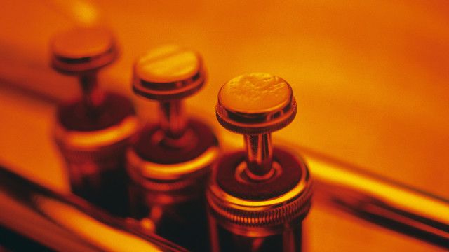 Wine bottle mirror red yellow free wallpaper for desktop - medium preview image