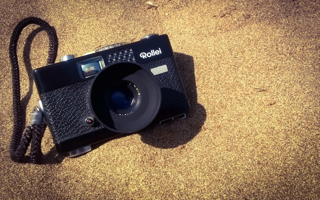 Camera lens ground tiltshift grain free wallpaper for desktop - medium preview image