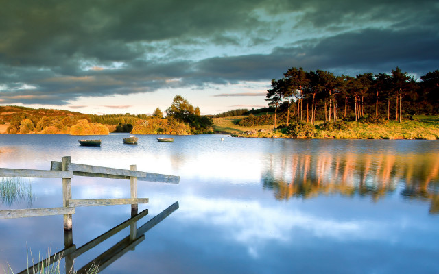 Lake fence boats cloudy sky free wallpaper for desktop - medium preview image