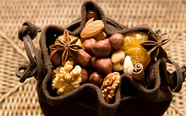 Nuts bag stilllife blurry city free wallpaper for desktop - medium preview image
