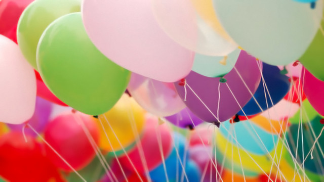 Balloons floating blurry background pastel free wallpaper for desktop - medium preview image