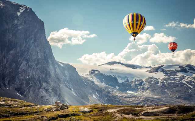 Hot air balloons mountain range free wallpaper for desktop - medium preview image
