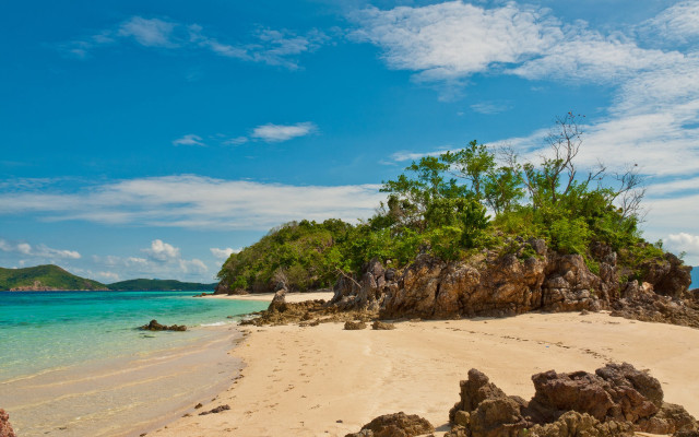 Sandy beach island trees boat free wallpaper for desktop - medium preview image