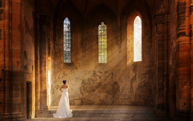 Woman white dress stone building free wallpaper for desktop - medium preview image