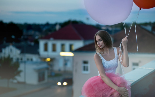 Pink dress balloons city cinematic free wallpaper for desktop - medium preview image