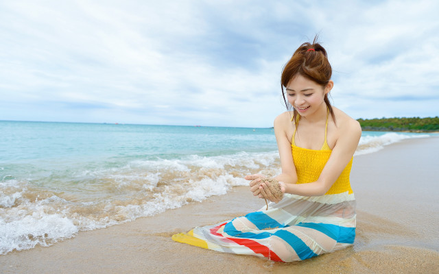 Woman beach smile towel ocean free wallpaper for desktop - medium preview image