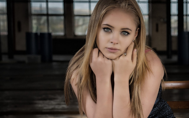 Woman longhair sitting room lamp free wallpaper for desktop - medium preview image