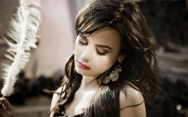 Gothic portrait woman feather beautiful free wallpaper for desktop - medium preview image