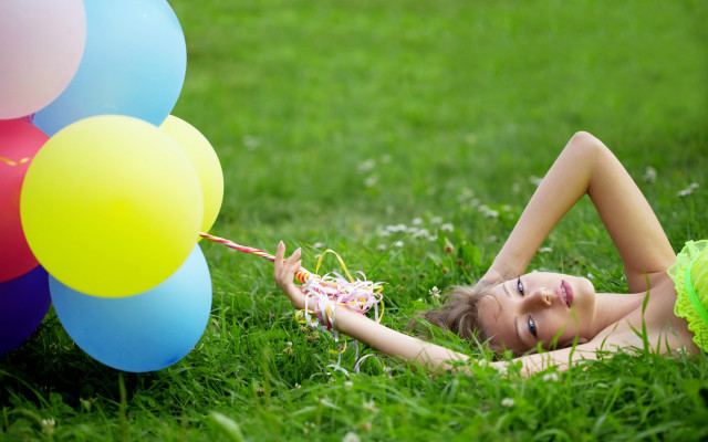 Grass balloons cake pinata cheerful free wallpaper for desktop - medium preview image