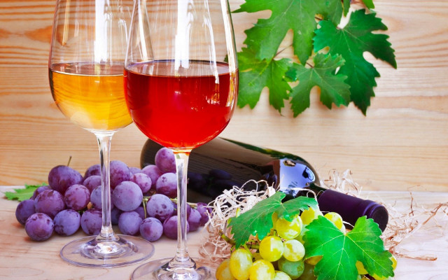 Wine glasses grapes leaves bottle free wallpaper for desktop - medium preview image