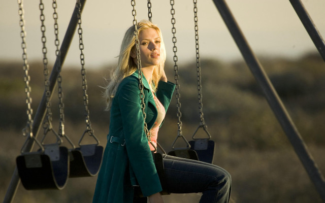 Woman swing green coat chain free wallpaper for desktop - medium preview image