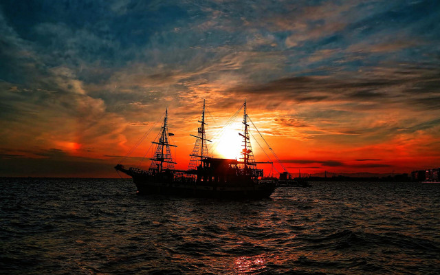 Sunset boat ocean city sky free wallpaper for desktop - medium preview image