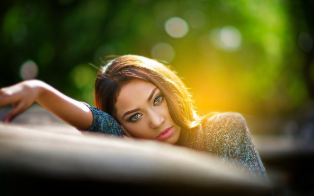 Woman leaning wall green sunlight free wallpaper for desktop - medium preview image